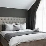 The Majestic By Ambs Hotel Near Igi Airport